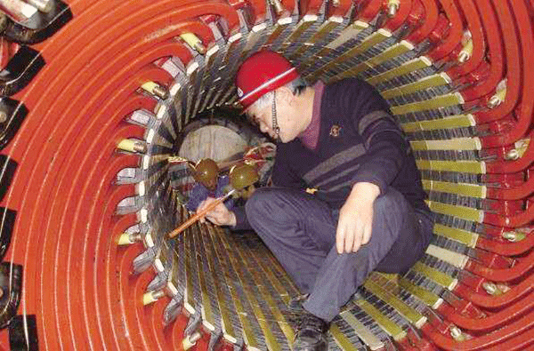 西安泰富西瑪電機(jī)吳高治、劉長(zhǎng)安、張衛(wèi)華榮獲西安市勞動(dòng)模范榮譽(yù)稱號(hào)。
