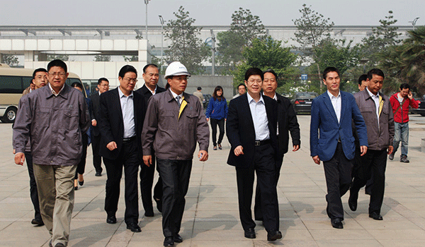 西安市委常委、常務(wù)副市長(zhǎng)岳華峰蒞臨西瑪電機(jī)調(diào)研指導(dǎo)。