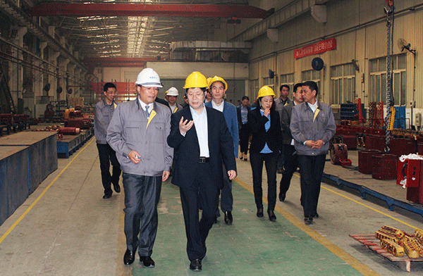 西安市委常委、常務(wù)副市長(zhǎng)岳華峰蒞臨西瑪電機(jī)調(diào)研指導(dǎo)。